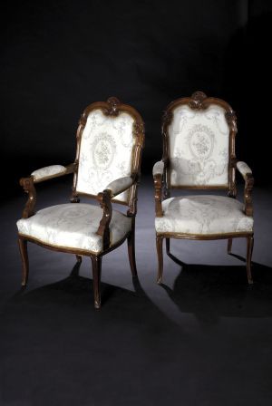 Pár kresiel v barokovom štýle