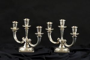 Pár trojramenných strieborných svietnikov
