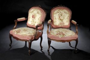 Pár kresiel v barokovom štýle