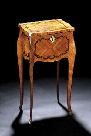 Komodka s vyklápacou doskou