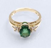 Dámsky zlatý prsteň