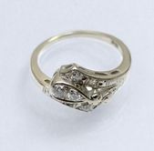 Dámsky briliantový prsteň v tvare slzy