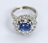 Zlatý prsteň so zafírom