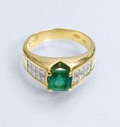 Zlatý prsteň so smaragdom
