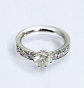 Prsteň s briliantom