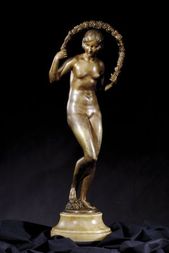 Akt ženy s kvetinovou girlandou