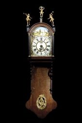 Nástenné hodiny v barokovom štýle
