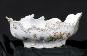 Porcelánová misa na ovocie v rokokovom štýle