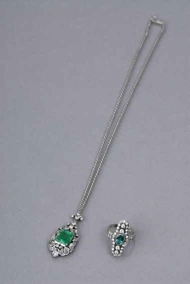 DÁMSKY PRSTEŇ SO SMARAGDOM