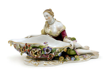 SOĽNIČKA S FIGURÁLNYM MOTÍVOM