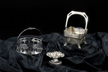 KOŠÍK S PRELAMOVANÝM KVETINOVÝM VZOROM