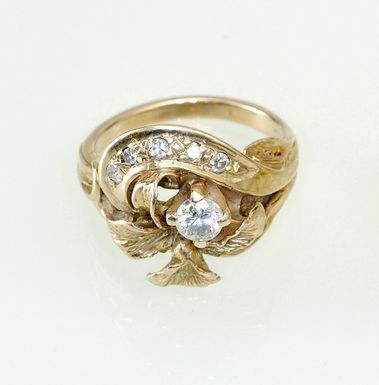 Dámsky prsteň v tvare kvetu