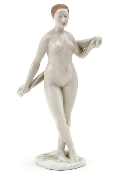 Ženský akt so šálom