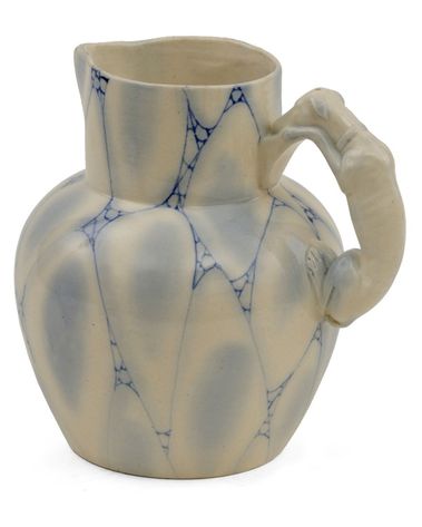 Džbán s úchytkou v tvare chrta