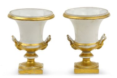 Pár nádob v empírovom slohu