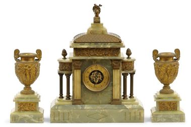 Kozubové hodiny s párom dekoratívnych váz v empírovom slohu