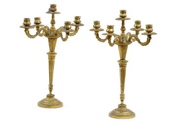 Pár päťplameňových svietnikov v klasicistickom slohu