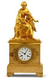 Kozubové hodiny s figurálnym nadstavcom matky s dieťaťom a bustou Minervy