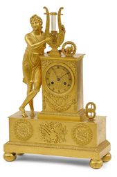 Kozubové hodiny s figurálnym nadstavcom alegórie hudby