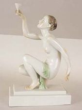 Porcelánová soška, akt- Žena s pohárom