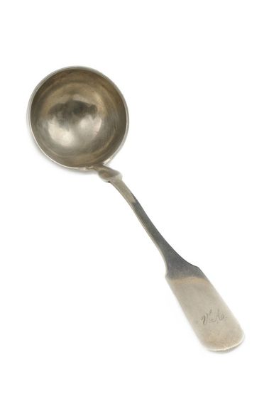 Strieborná naberačka malá (s monogramom V.A.)