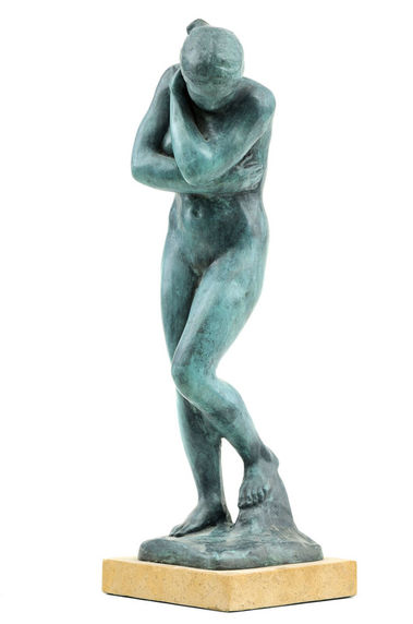 Stojaci ženský akt