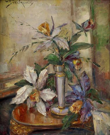 Kytica na starožitnom stolíku