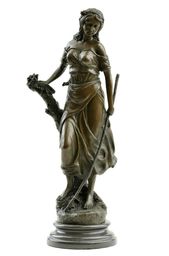 Pastierka s kyticou kvetov