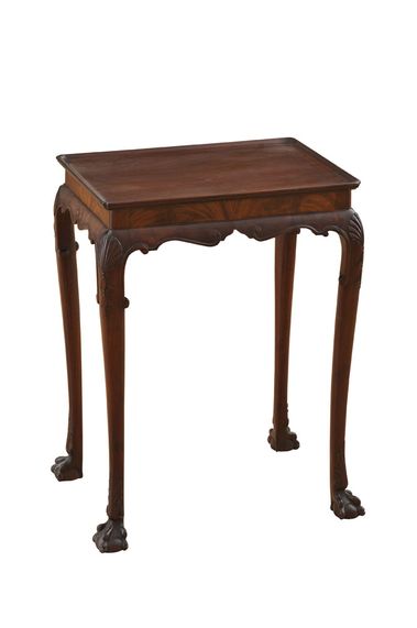 Neobarokový stolík