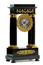 Stĺpikové komodové hodiny