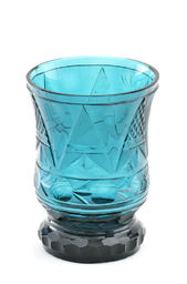 Smaragdovo zelený pohár s monogramom J.U.