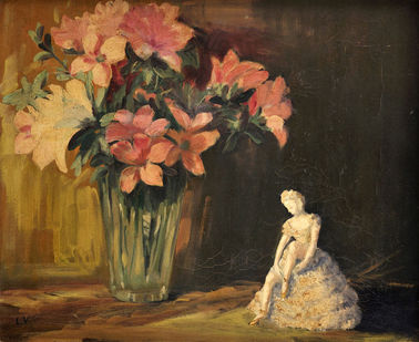 Zátišie s kvetom a porcelánovou figúrkou