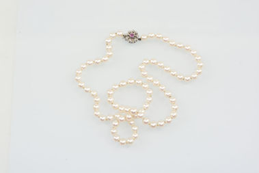 PERLOVÝ NÁHRDELNÍK SO ZLATÝM UZÁVEROM