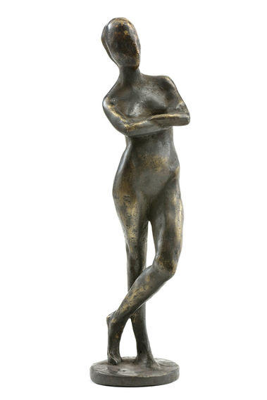 Žena so založenými rukami